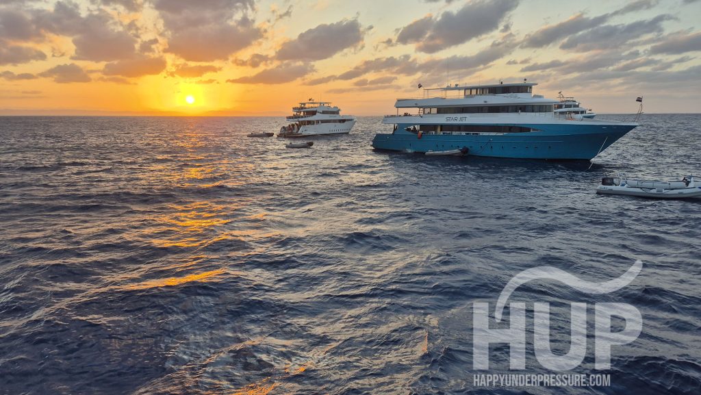 hup-wallpaper-boat-at-sunset